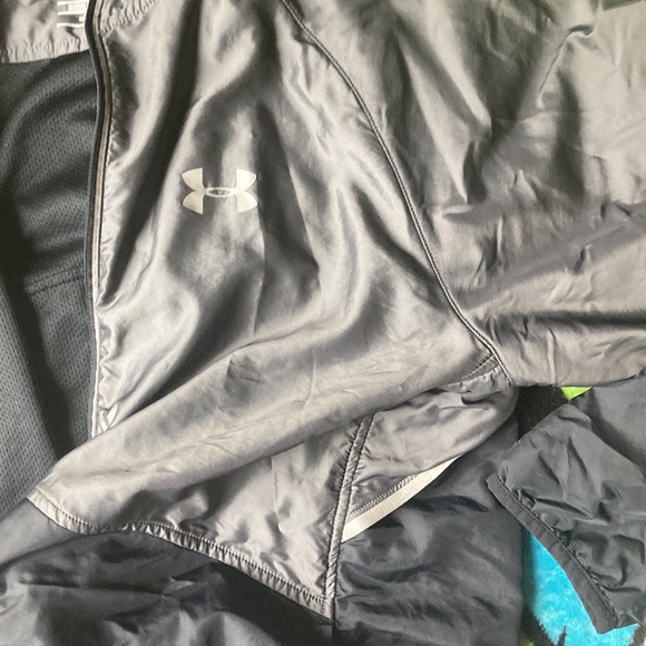 under armour RUN reflective jacket - Picture 3 of 3